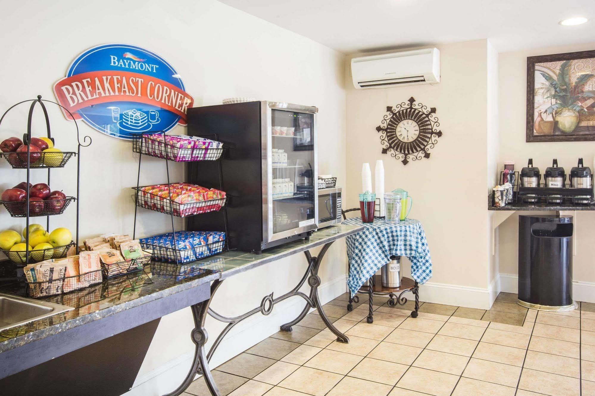Baymont By Wyndham Wilmington Hotel Luaran gambar